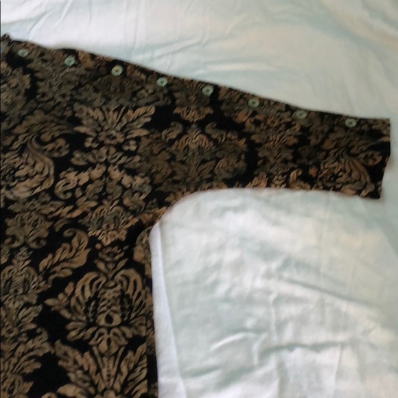 Ladies top - Picture 3 of 4